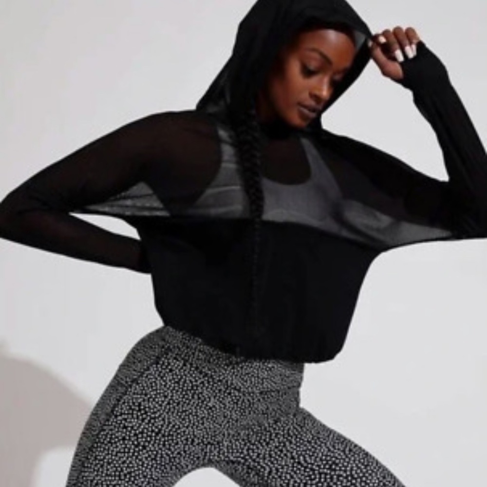 BuffBunny Escandala Pullover